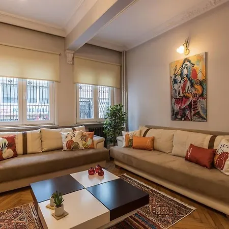 Luxury & Spacious 1br Near Cvk Bosphrous Taksim דירה איסטמבול